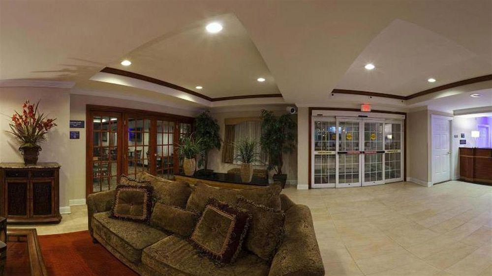 Holiday Inn Express Hotel & Suites Woodbridge By Ihg Esterno foto
