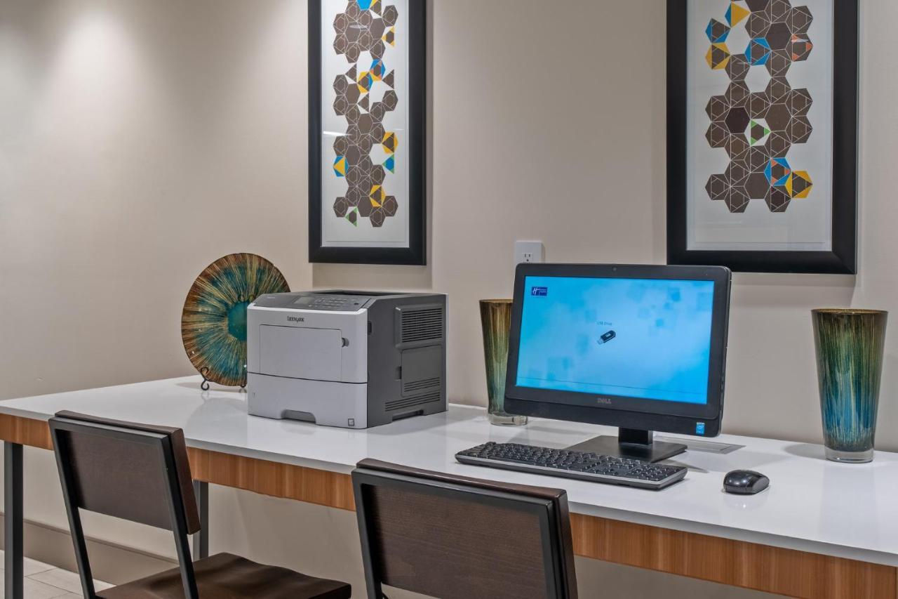 Holiday Inn Express Hotel & Suites Woodbridge By Ihg Esterno foto