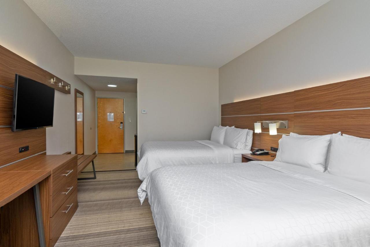 Holiday Inn Express Hotel & Suites Woodbridge By Ihg Esterno foto