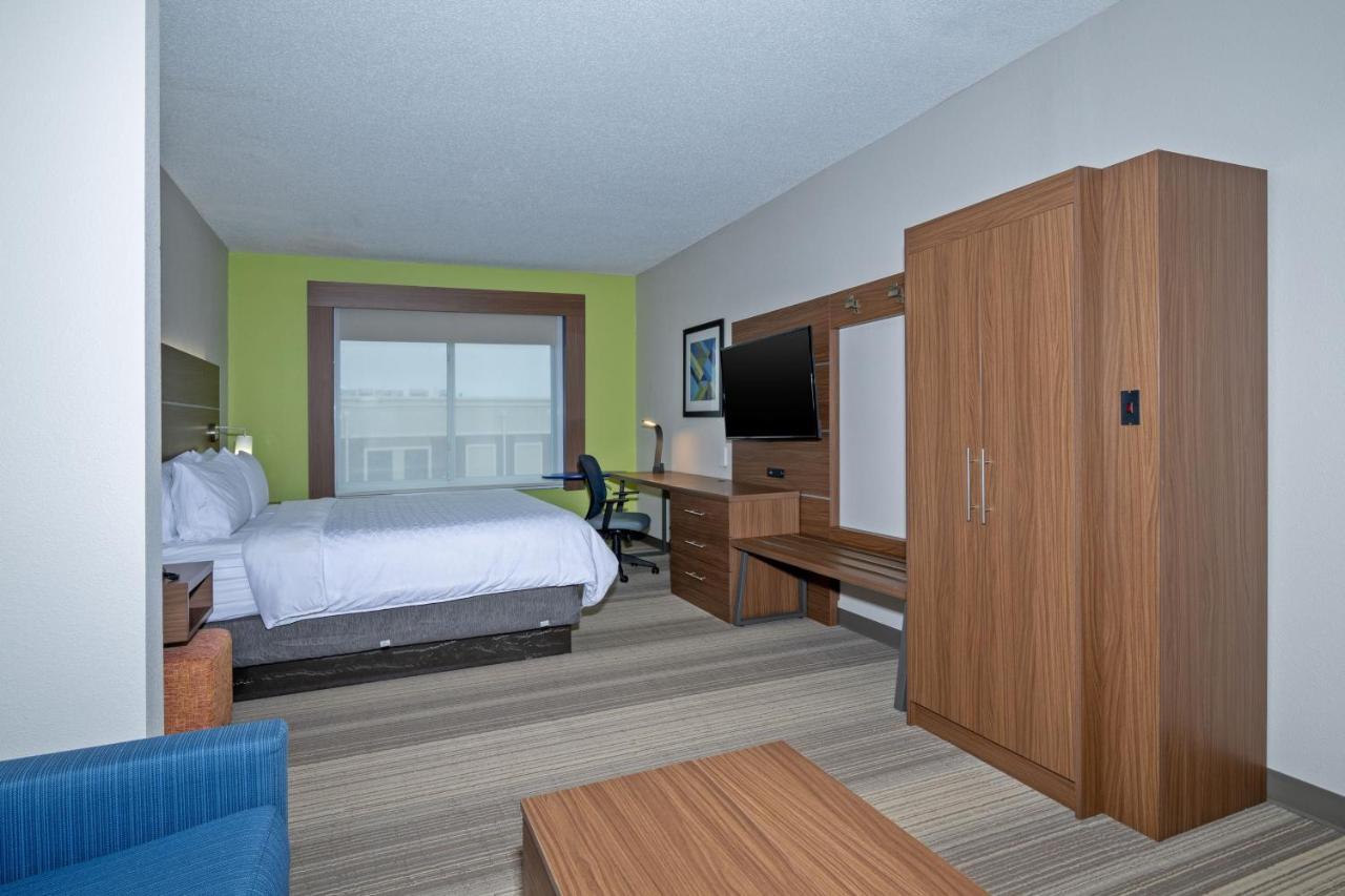 Holiday Inn Express Hotel & Suites Woodbridge By Ihg Esterno foto