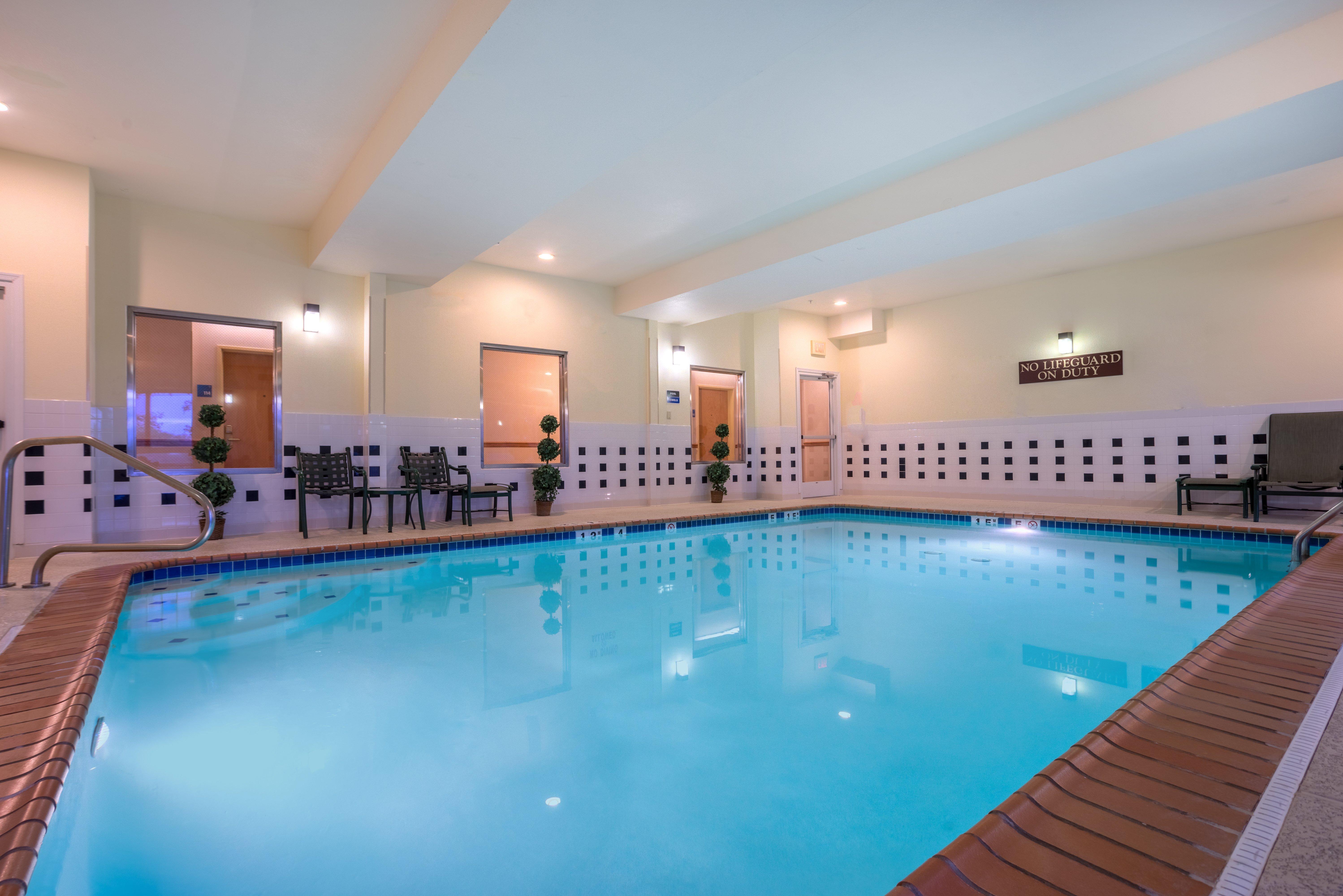 Holiday Inn Express Hotel & Suites Woodbridge By Ihg Esterno foto