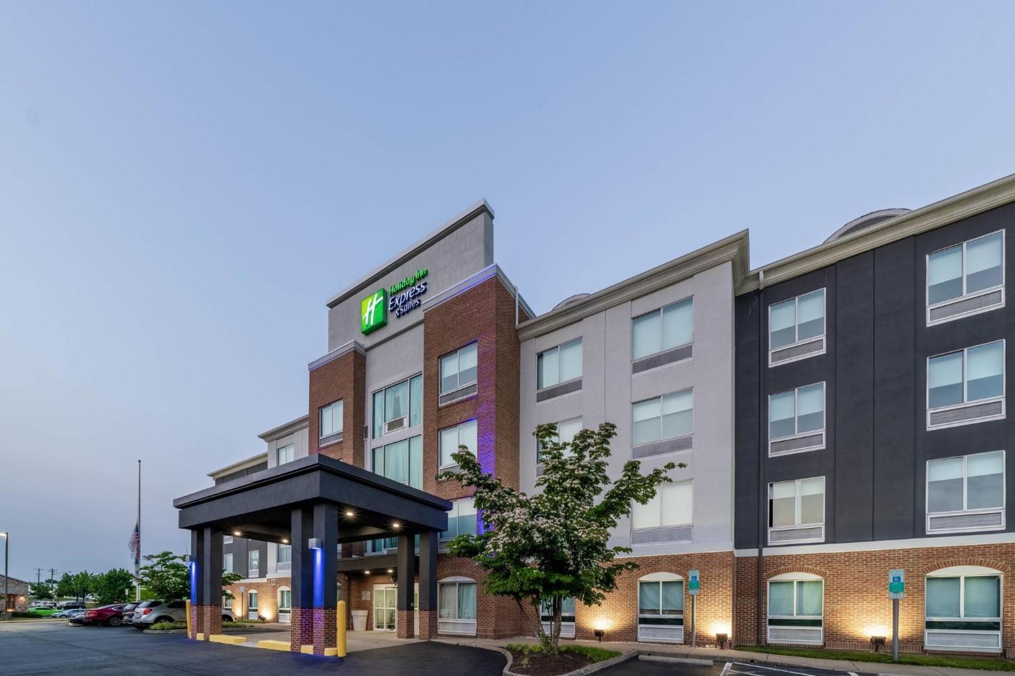 Holiday Inn Express Hotel & Suites Woodbridge By Ihg Esterno foto